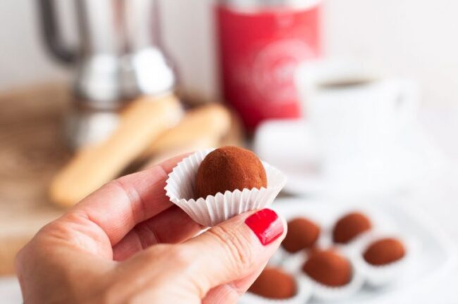 Vellutati tartufi al tiramisu 01