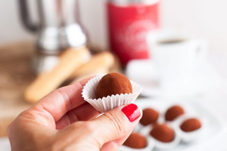 Vellutati tartufi al tiramisu 01